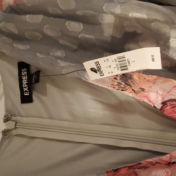 Express shorts romper - Picture 7 of 7